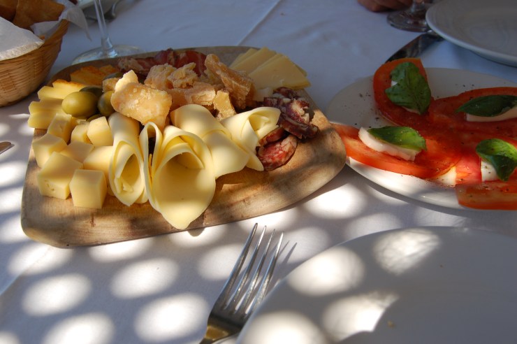 An al fresco lunch at Bodega Narbona.