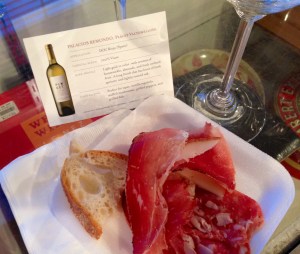 Cheese and charcuterie with a glass of 100 percent Viura.