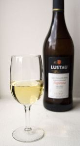 A glass of Manzanilla Sherry. Photo credit: Matt Saunders via Wikimedia Commons.